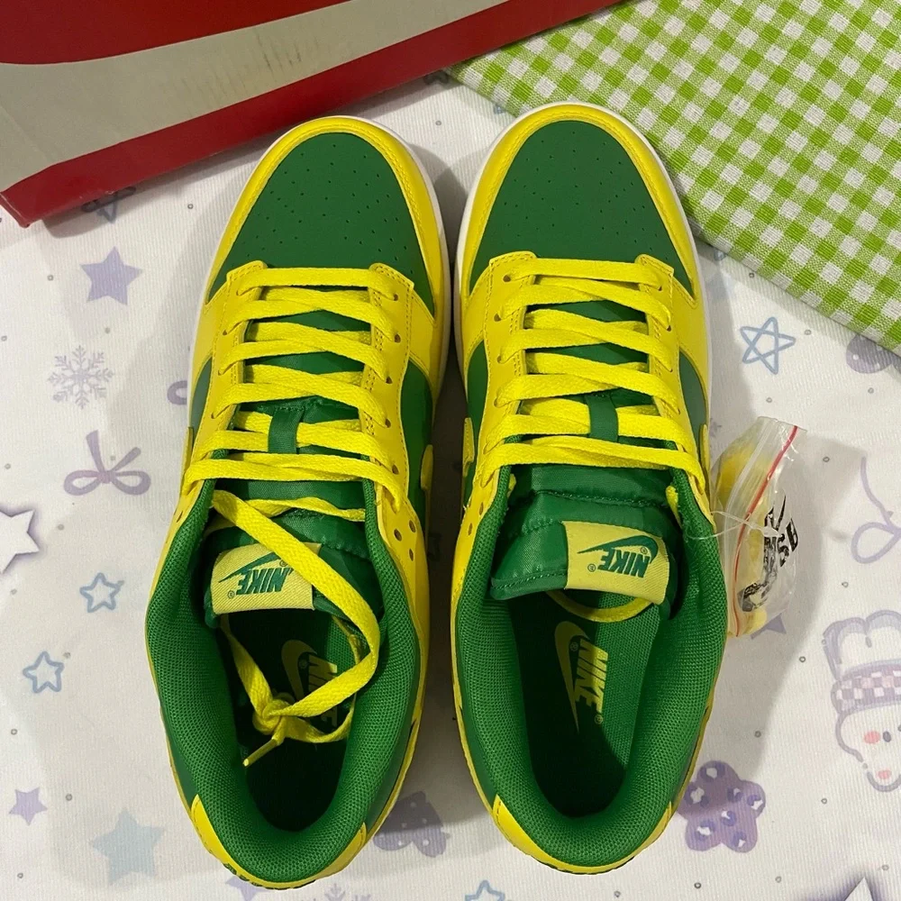 Nike Low-Top Sneakers in Yellow & Green